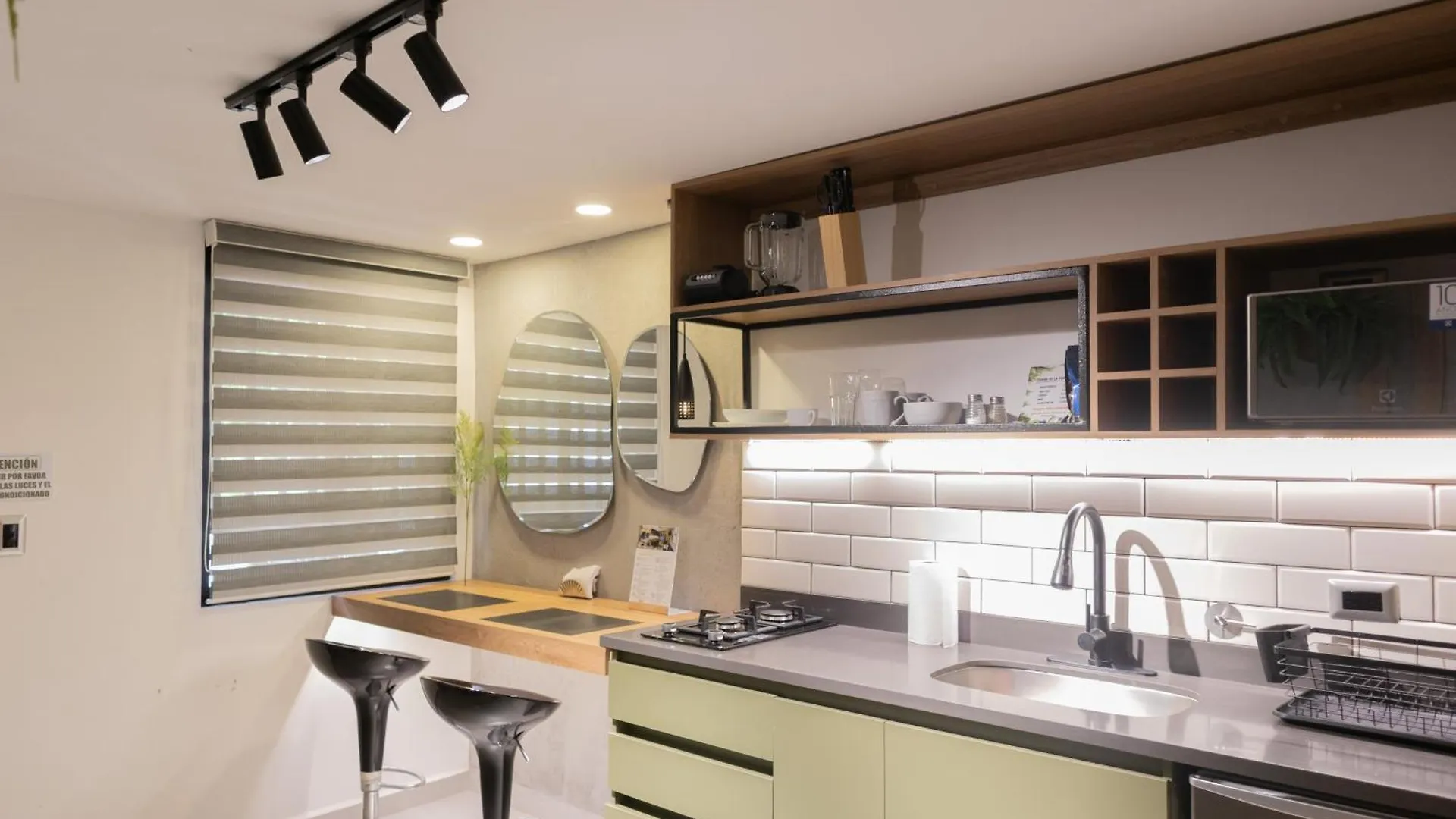 Apartaestudio Con Aire Acondicionado Moderno Medellin